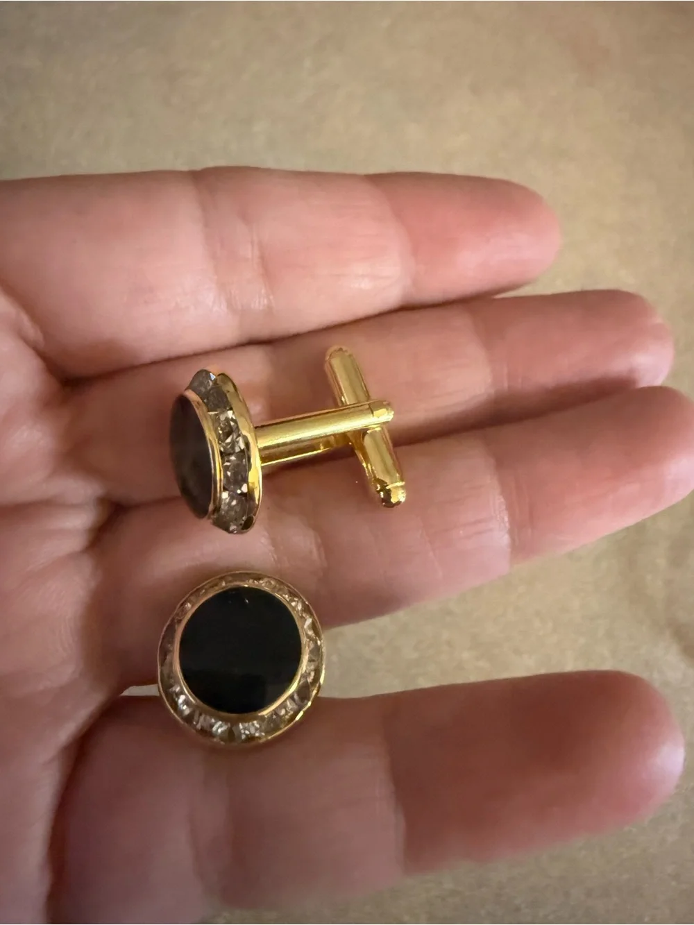 Onyx gold cuff links